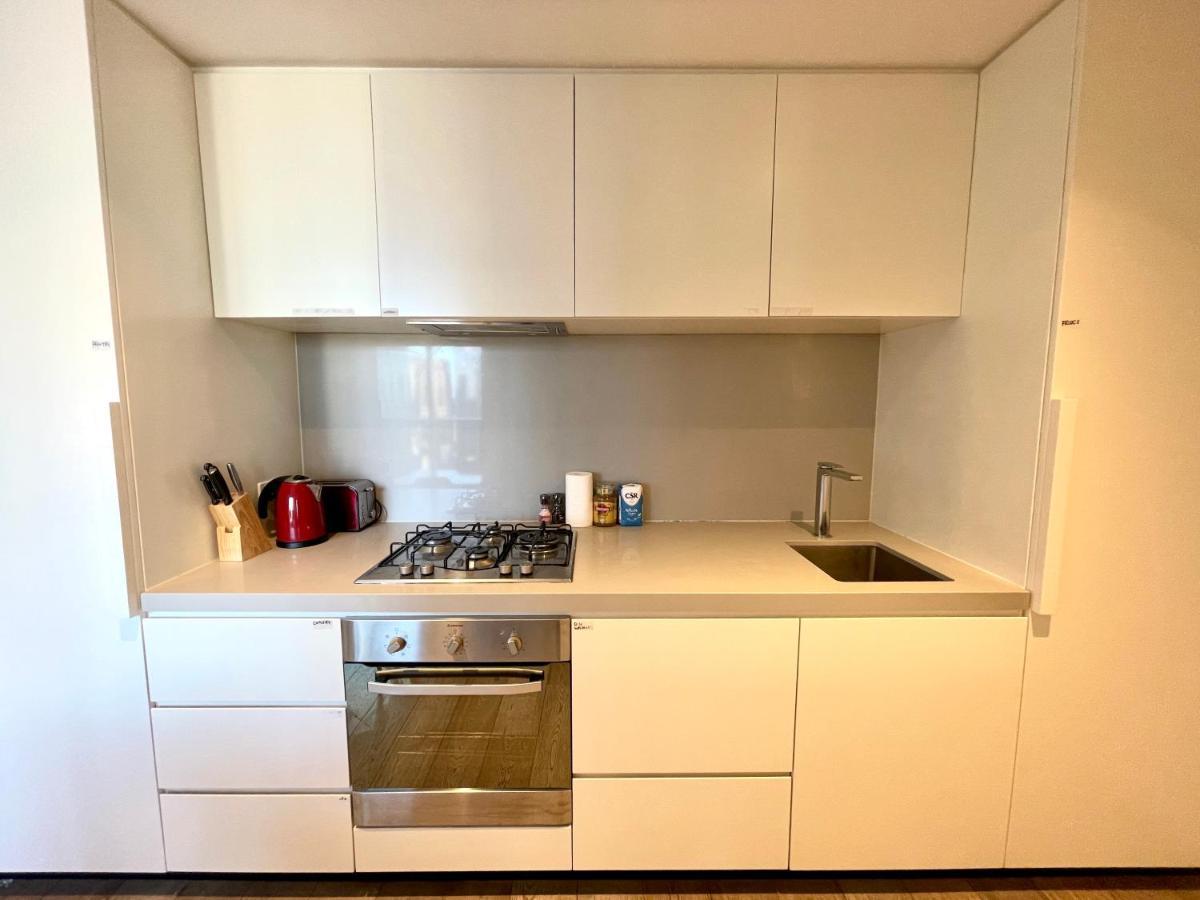 Readyset Apartments At Empire Melbourne Bagian luar foto